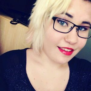 Meet your Posher, Kayla